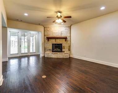 419 Rio Grande Drive - Photo Thumbnail 8