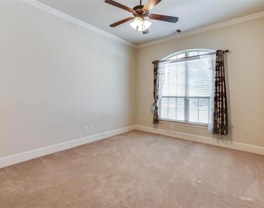 419 Rio Grande Drive - Photo Thumbnail 3
