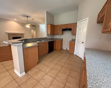 102 Paloma Circle - Photo Thumbnail 9