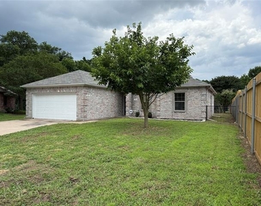 102 Paloma Circle - Photo Thumbnail 1