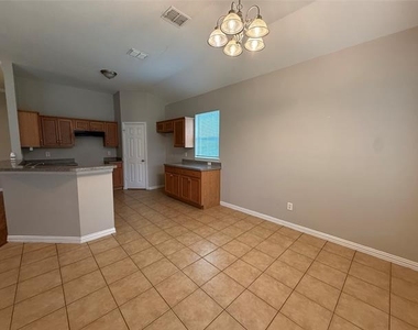 102 Paloma Circle - Photo Thumbnail 8
