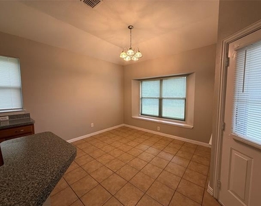 102 Paloma Circle - Photo Thumbnail 11