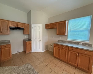 102 Paloma Circle - Photo Thumbnail 10