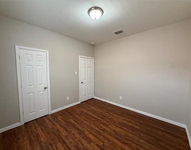 102 Paloma Circle - Photo Thumbnail 15