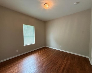 102 Paloma Circle - Photo Thumbnail 13