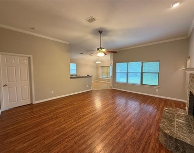 102 Paloma Circle - Photo Thumbnail 3