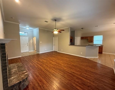 102 Paloma Circle - Photo Thumbnail 2