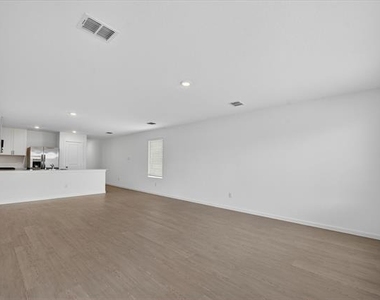 1328 Alfred Street - Photo Thumbnail 2