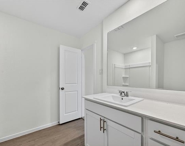 1328 Alfred Street - Photo Thumbnail 14