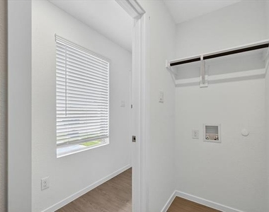 1328 Alfred Street - Photo Thumbnail 15