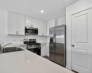 1328 Alfred Street - Photo Thumbnail 4