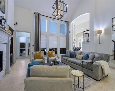 5913 Hempstead Drive - Photo Thumbnail 13