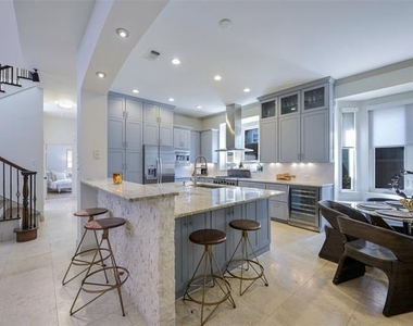 5913 Hempstead Drive - Photo Thumbnail 12