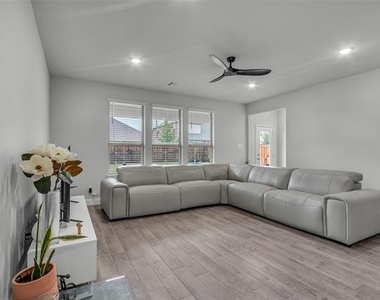 3708 Jan Camille Court - Photo Thumbnail 21