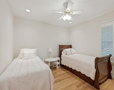 7617 Riverbrook Drive - Photo Thumbnail 15