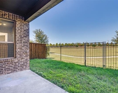 4533 Titus Circle - Photo Thumbnail 23