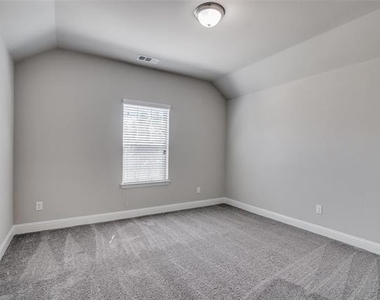 4533 Titus Circle - Photo Thumbnail 12