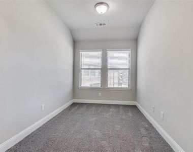 4533 Titus Circle - Photo Thumbnail 17