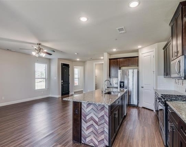4533 Titus Circle - Photo Thumbnail 7