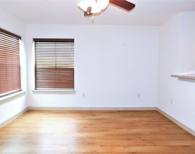1512 N Elm Street - Photo Thumbnail 7