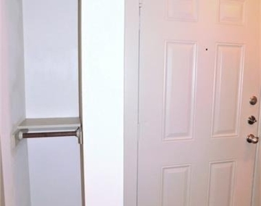 1512 N Elm Street - Photo Thumbnail 3