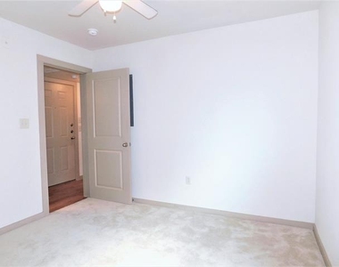 1512 N Elm Street - Photo Thumbnail 12