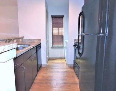 1512 N Elm Street - Photo Thumbnail 9