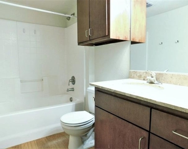 1512 N Elm Street - Photo Thumbnail 11