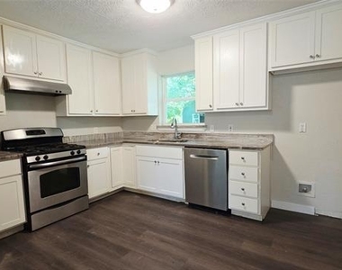 314 16th Street W - Photo Thumbnail 3