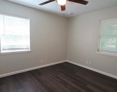 314 16th Street W - Photo Thumbnail 5