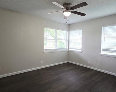 314 16th Street W - Photo Thumbnail 6