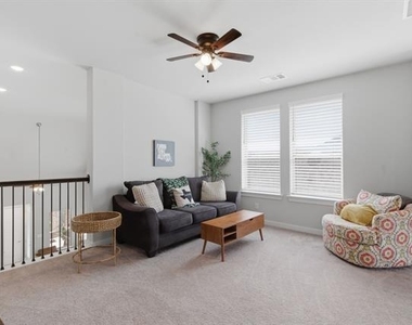 2225 Elm Place - Photo Thumbnail 10