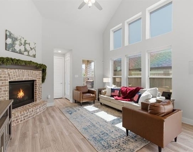 2225 Elm Place - Photo Thumbnail 3