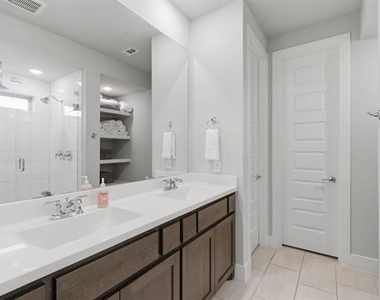 2225 Elm Place - Photo Thumbnail 19