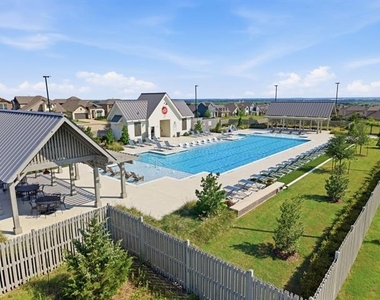 2225 Elm Place - Photo Thumbnail 25