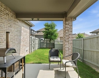 2225 Elm Place - Photo Thumbnail 21