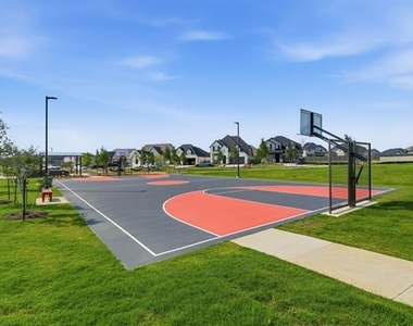 2225 Elm Place - Photo Thumbnail 28