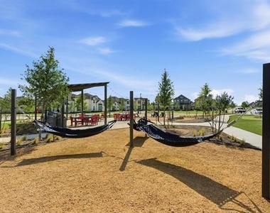2225 Elm Place - Photo Thumbnail 30