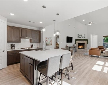 2225 Elm Place - Photo Thumbnail 8