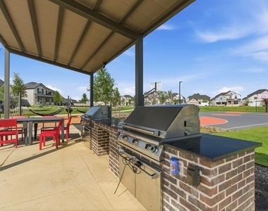 2225 Elm Place - Photo Thumbnail 32