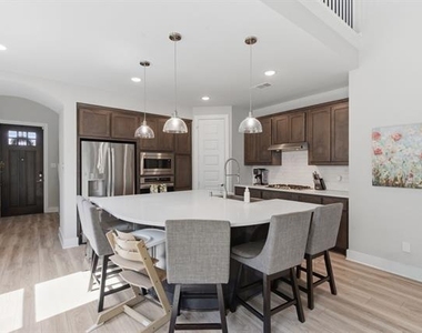 2225 Elm Place - Photo Thumbnail 6