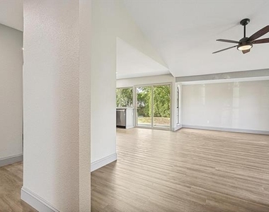 2903 Winterberry Drive - Photo Thumbnail 4