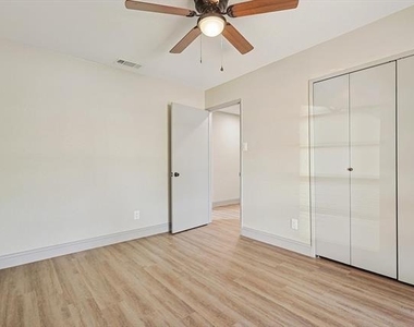 2903 Winterberry Drive - Photo Thumbnail 21