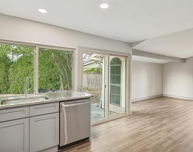 2903 Winterberry Drive - Photo Thumbnail 13