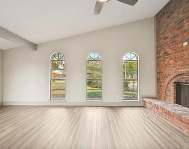 2903 Winterberry Drive - Photo Thumbnail 7