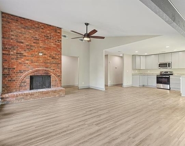 2903 Winterberry Drive - Photo Thumbnail 9