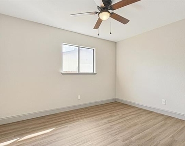 2903 Winterberry Drive - Photo Thumbnail 20