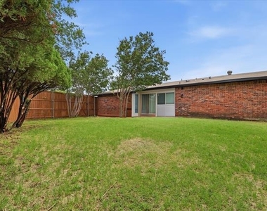 2903 Winterberry Drive - Photo Thumbnail 24