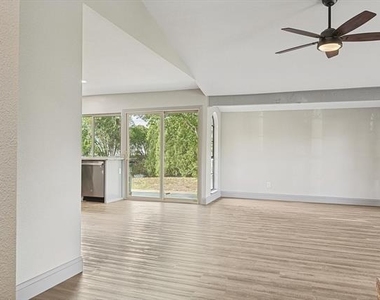 2903 Winterberry Drive - Photo Thumbnail 5