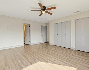 2903 Winterberry Drive - Photo Thumbnail 15